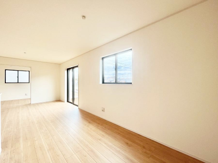 ̑ρ@Ƒ̏Ί炪RƐ܂ĂAȕ͋C̃_CjOɎdオĂ܂ 