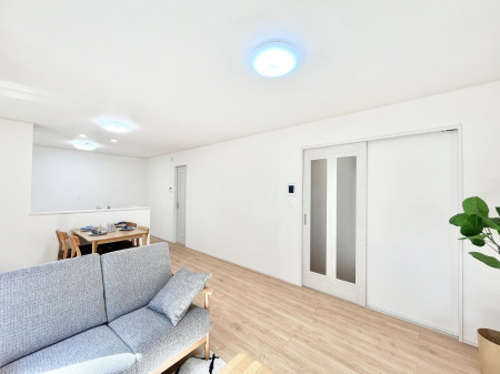 ̑ρ@Ƒ̏Ί炪RƐ܂ĂAȕ͋C̃_CjOɎdオĂ܂B