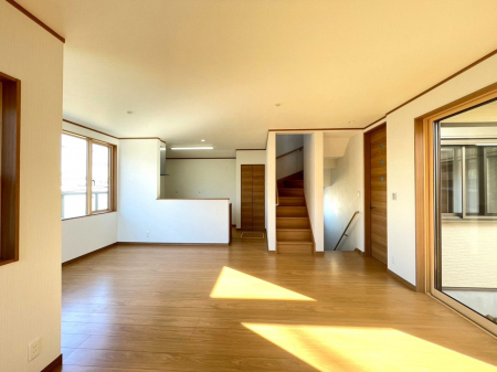 rO@`living room`@ Ƒ̉b͂ށAJIȂkcj `
