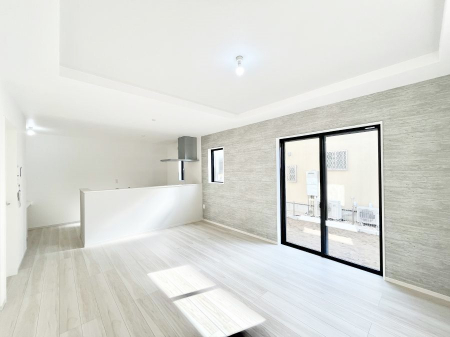 ���r���O�@�傫�ȑ����炽���Ղ�̗z���ƕ����������郊�r���O