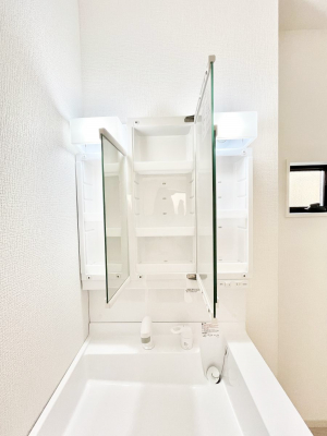 ���̑����ρ@�O�ʋ��̗��ɁA���ϕi��q���p�i�Ȃǂ����[�\�B���ʑ����������ƕۂ��܂��I