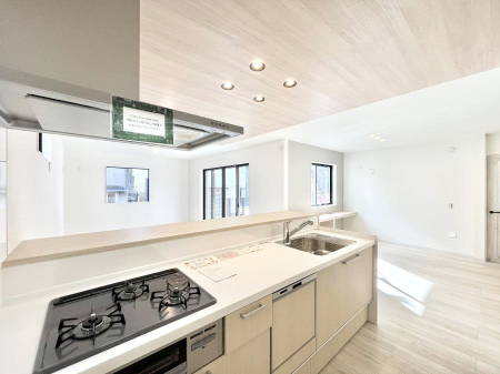 �L�b�`���@���������Ȃ���ł����Ƒ��Ƃ̉�b���y���߂�ΖʃL�b�`��