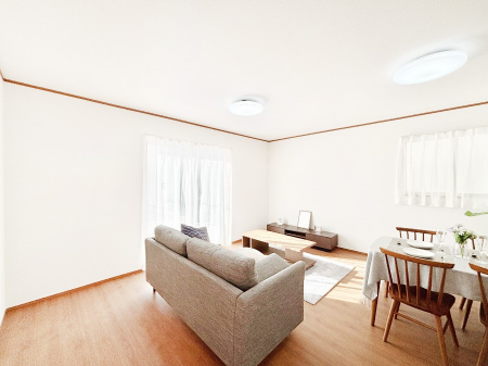 ���r���O�@���邢�z���������A�����̕��͋C�ɖ�������郊�r���O�_�C�j���O 