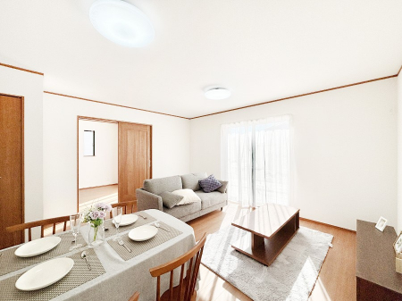 ���̑����ρ@�Ƒ��̏Ί炪���R�Ɛ��܂�Ă���A����ȕ��͋C�̃_�C�j���O�Ɏd�オ���Ă��܂��B