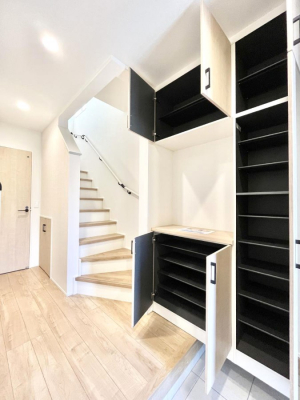 ���̑����ρ@�����Ղ���[�ł���V���[�Y�{�b�N�X�ŉƑ��S���̌C���A���ւ�������B  