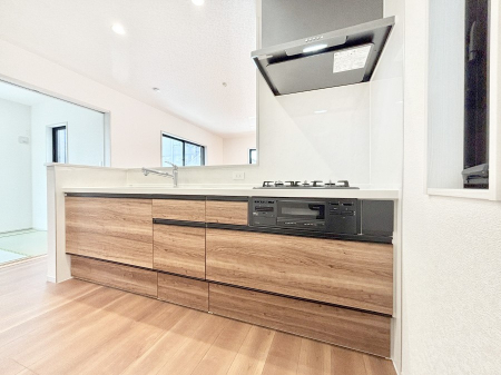 �L�b�`���@���r���O�ŗV�Ԃ��q�l�������Ȃ��炨�������ł���ΖʃL�b�`���B  