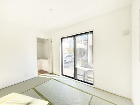 ���̑����ρ@���r���O�Ɨׂ荇���Ă���a���B�ق��ƈꑧ�ł���a�̋�Ԃ��Y�ꂸ�ɁB 