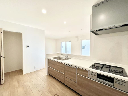 �L�b�`���@���������Ȃ���ł����Ƒ��Ƃ̉�b���y���߂�ΖʃL�b�`��