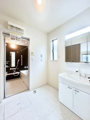 ̑@Ă̂ŎC̑ꏊłC\s܂B̐gxxCǂI