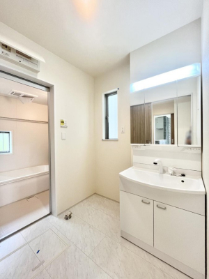 ̑@Ă̂ŎC̑ꏊłC\s܂B̐gxxCǂI