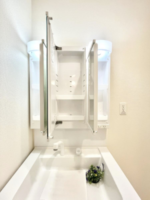 ���̑����ρ@�O�ʋ��̗��ɁA���ϕi��q���p�i�Ȃǂ����[�\�B���ʑ����������ƕۂ��܂��I