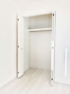 ���[�@�m���̃N���[�[�b�g�B���s��������̂Ō���̈ߗނ�����������܂�܂��B