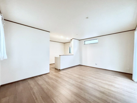 ���̑����ρ@�Ƒ��̏Ί炪���R�Ɛ��܂�Ă���A����ȕ��͋C�̃_�C�j���O�Ɏd�オ���Ă��܂��B