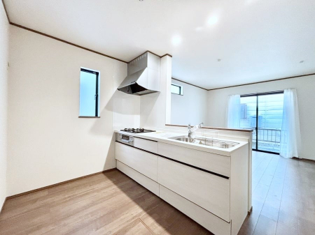 �L�b�`���@���r���O�ŗV�Ԃ��q�l�������Ȃ��炨�������ł���ΖʃL�b�`���B  