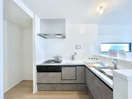 �L�b�`���@L���^���Ɨ�������X�y�[�X���L�X�Ǝg���܂��B�R���p�N�g�ɓ����Ă��������N���N