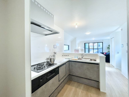 �L�b�`���@���������Ȃ���ł����Ƒ��Ƃ̉�b���y���߂�ΖʃL�b�`��