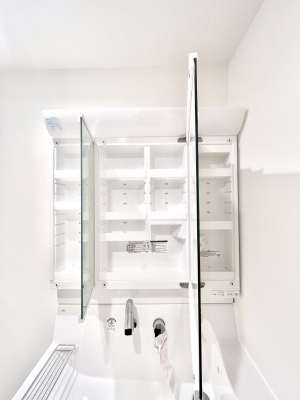 ���̑����ρ@�O�ʋ��̗��ɁA���ϕi��q���p�i�Ȃǂ����[�\�B���ʑ����������ƕۂ��܂��I