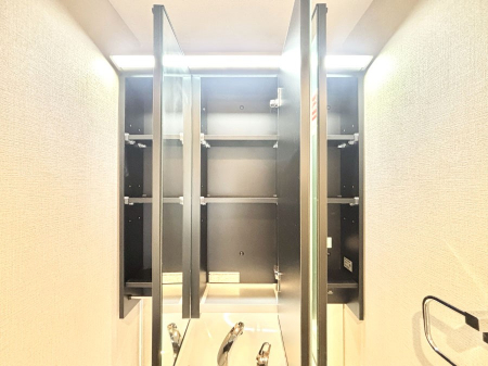 ���̑����ρ@�O�ʋ��̗��ɁA���ϕi��q���p�i�Ȃǂ����[�\�B���ʑ����������ƕۂ��܂��I