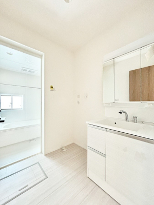 ���̑��@���ʏ��͂�Ƃ�̂���X�y�[�X�ŁA�g�x�x�������̃X�L���P�A���S�ɗ]�T�������Ăł������ł��B