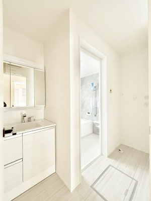 ���̑��@���ʏ��͂�Ƃ�̂���X�y�[�X�ŁA�g�x�x�������̃X�L���P�A���S�ɗ]�T�������Ăł������ł��B