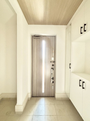 ���ց@���փh�A�ɃX���b�h���C���������Ă���̂Ō��̉��o�����Ă���܂��I