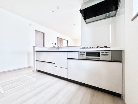 �L�b�`���@���������Ȃ���ł����Ƒ��Ƃ̉�b���y���߂�ΖʃL�b�`��