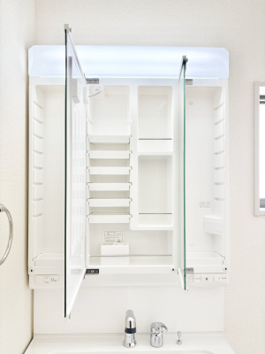 ���̑����ρ@�O�ʋ��̗��ɁA���ϕi��q���p�i�Ȃǂ����[�\�B���ʑ����������ƕۂ��܂��I