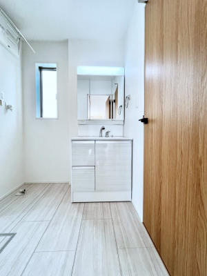 ʑEʏ@邢ʏ͖̐gxxyłႢłB