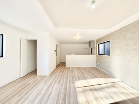 ���r���O�@���邢�z���������A�����̕��͋C�ɖ�������郊�r���O�E�_�C�j���O�B 