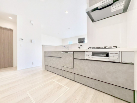 �L�b�`���@���r���O�ŗV�Ԃ��q�l�������Ȃ��炨�������ł���ΖʃL�b�`���B  