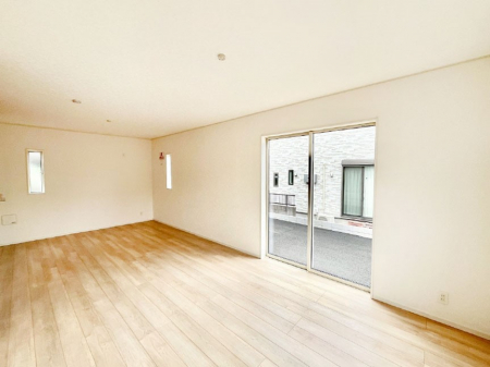 ̑ρ@Ƒ̏Ί炪RƐ܂ĂAȕ͋C̃_CjOɎdオĂ܂B