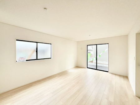 ̑ρ@Ƒ̏Ί炪RƐ܂ĂAȕ͋C̃_CjOɎdオĂ܂ 