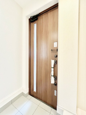 ���ց@�K���X�X���b�g�̓��������փh�A�������Ɍ���͂��Ă���܂�