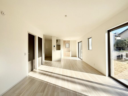 ���r���O�@���邢�z���������A�����̕��͋C�ɖ�������郊�r���O�E�_�C�j���O�B�@ 