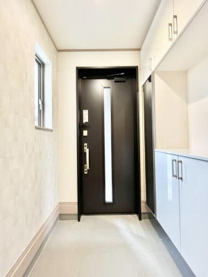 ���ց@�K���X�X���b�g�̓��������փh�A�������Ɍ���͂��Ă���܂�