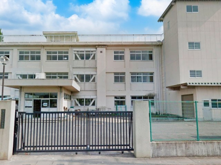 ���ӊ��@���w�Z 1700m �O���s���k���w�Z