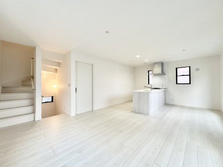 ���̑����ρ@�����u�������܁v�u��������v�Ƒ��Ƃ̃R�~���j�P�[�V�������[�܂郊�r���O�C���K�i������܂��B 