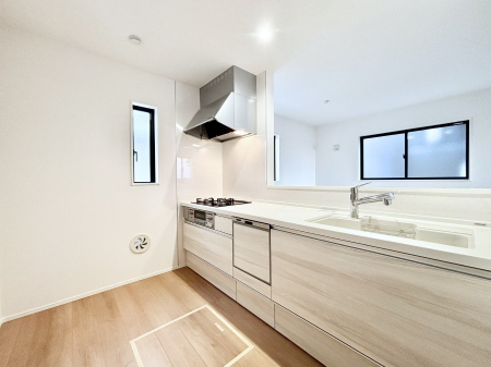 �L�b�`���@�u�₩�ȕ����ʂ蔲����L�b�`���B��������̂Ŗ��邭���C�ɂ��𗧂��܂��B