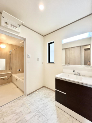 ̑@Ă̂ŎC̑ꏊłC\s܂B̐gxxCǂI