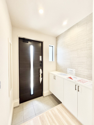 ց@ʔ͂Ƒ̎ʐ^G߂̃CeAŏIƂĉoł܂