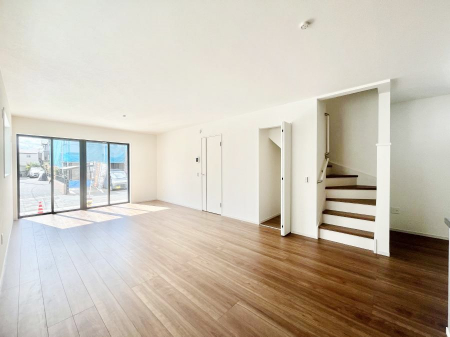 ̑ρ@u܁vuvƑƂ̃R~jP[V[܂郊rOCKi܂B 