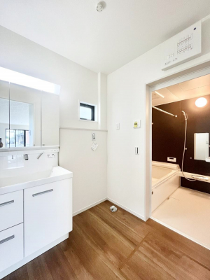 ̑@Ă̂ŎC̑ꏊłC\s܂B̐gxxCǂI