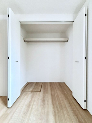 ���[�@�m���̃N���[�[�b�g�B���s��������̂Ō���̈ߗނ�����������܂�܂��B