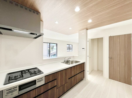 �L�b�`���@���������Ȃ���ł����Ƒ��Ƃ̉�b���y���߂�ΖʃL�b�`�� 