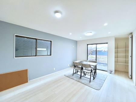 ���r���O�@�傫�ȑ����炽���Ղ�̗z���ƕ����������郊�r���O