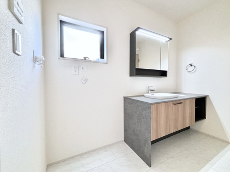 ���ʑ�E���ʏ��@��Ƃ�̐��ʃX�y�[�X�Œ��̐g�x�x���X���[�Y��