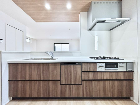 �L�b�`���@�u�₩�ȕ����ʂ蔲����L�b�`���B��������̂Ŗ��邭���C�ɂ��𗧂��܂��B�@