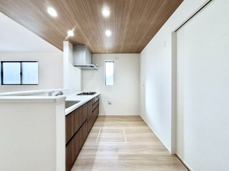 �L�b�`���@�u�₩�ȕ����ʂ蔲����L�b�`���B��������̂Ŗ��邭���C�ɂ��𗧂��܂��B