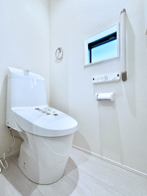 �g�C���@�g�C����1�K��2�K���ꂼ��ɔz�u����Ă��ĂƂĂ��֗��ł��B 