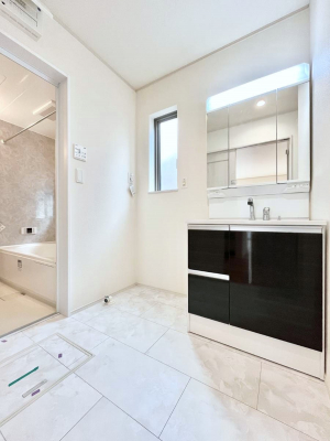 ̑@Ă̂ŎC̑ꏊłC\s܂B̐gxxCǂI